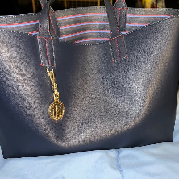 Tommy Hilfiger Handbags - Tommy Hilfiger bag